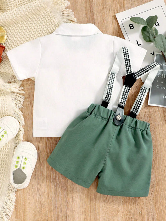 Prenda blanca camisa para bebe detalle de cuello camisero y corbatín verde