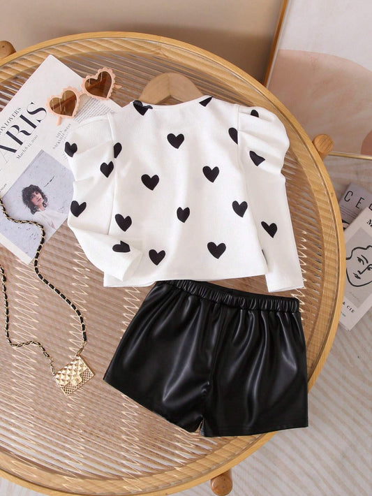 Conjunto blanco y negro con corazones y shorts para niña