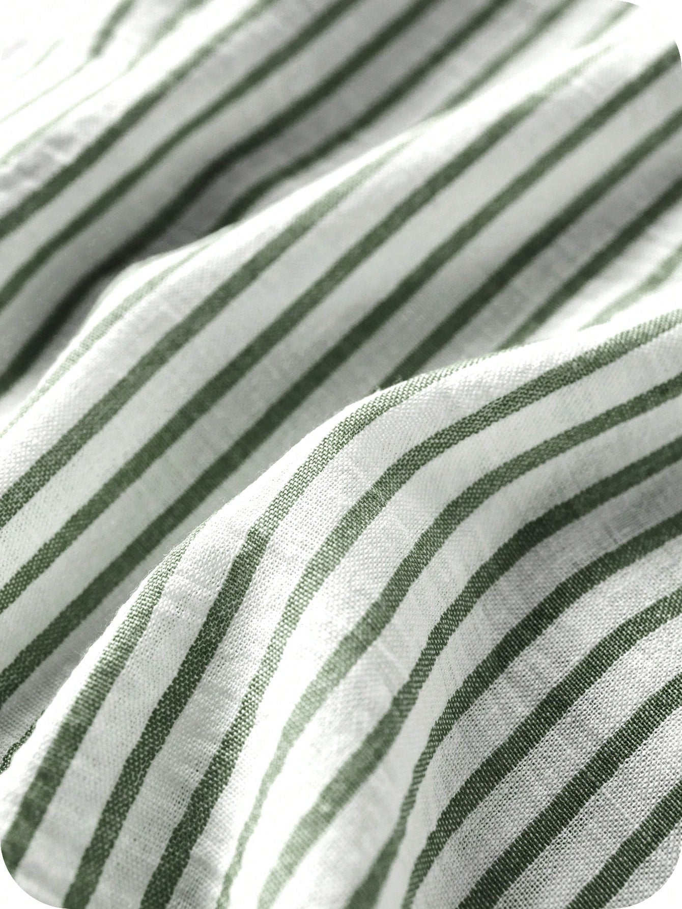 Prenda verde menta mameluco para bebe con tela de rayas detalle visual