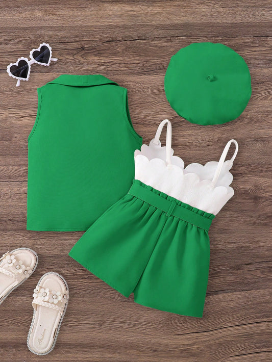 Prenda verde conjunto para bebe con chaleco mono y gorro vista trasera