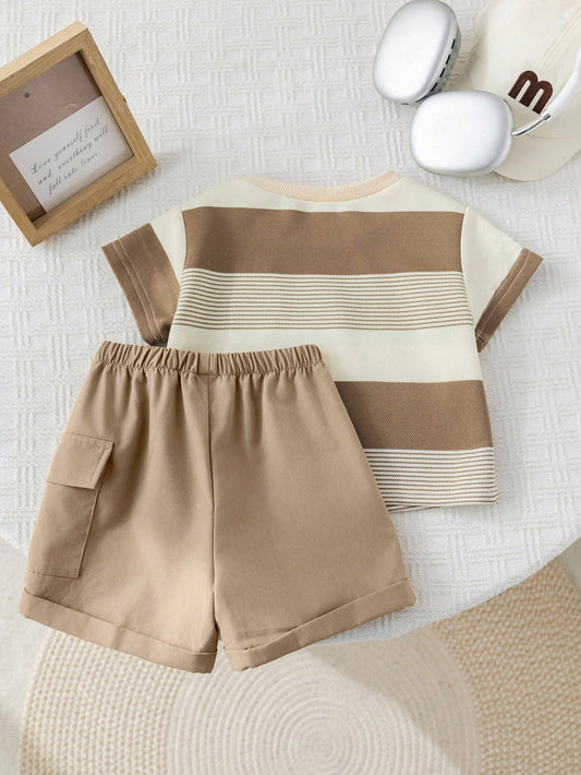 Prenda caqui conjunto rayas para bebe vista trasera con short y camiseta