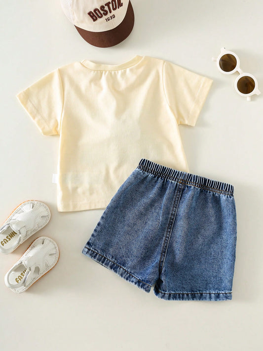 Prenda crema conjunto para bebe con camiseta y short de mezclilla vista trasera