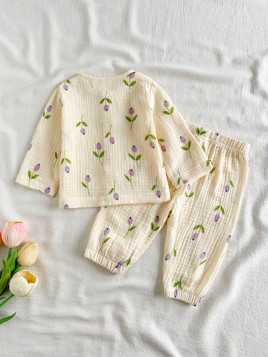 Prenda crema conjunto para bebe de muselina con flores lilas vista trasera