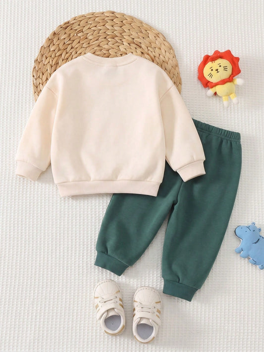 Conjunto crema y verde para bebe con sudadera de manga larga y pantalón de cintura elástica, vista trasera.