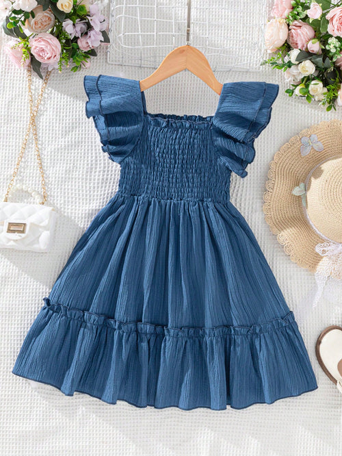 Prenda azul vestido para bebe con volantes y cuerpo fruncido vista frontal