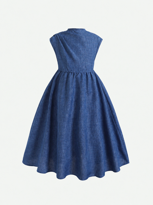 Prenda azul vestido para bebe vista frontal con falda larga de corte A