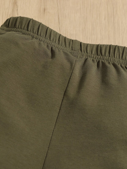 Prenda blanco y verde conjunto para bebe vista completa con estampado tropical