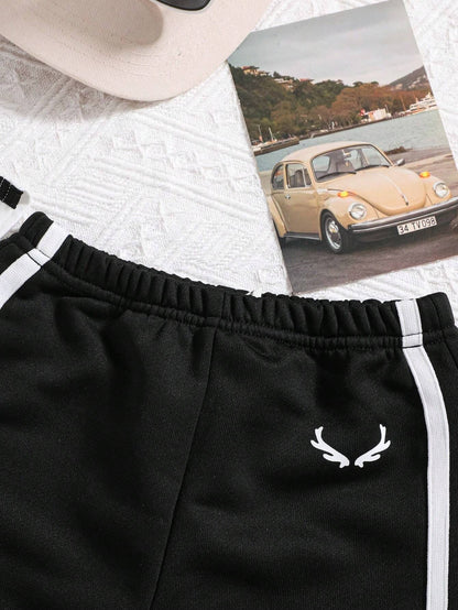 Prenda blanco y negro conjunto para bebe vista superior con accesorios