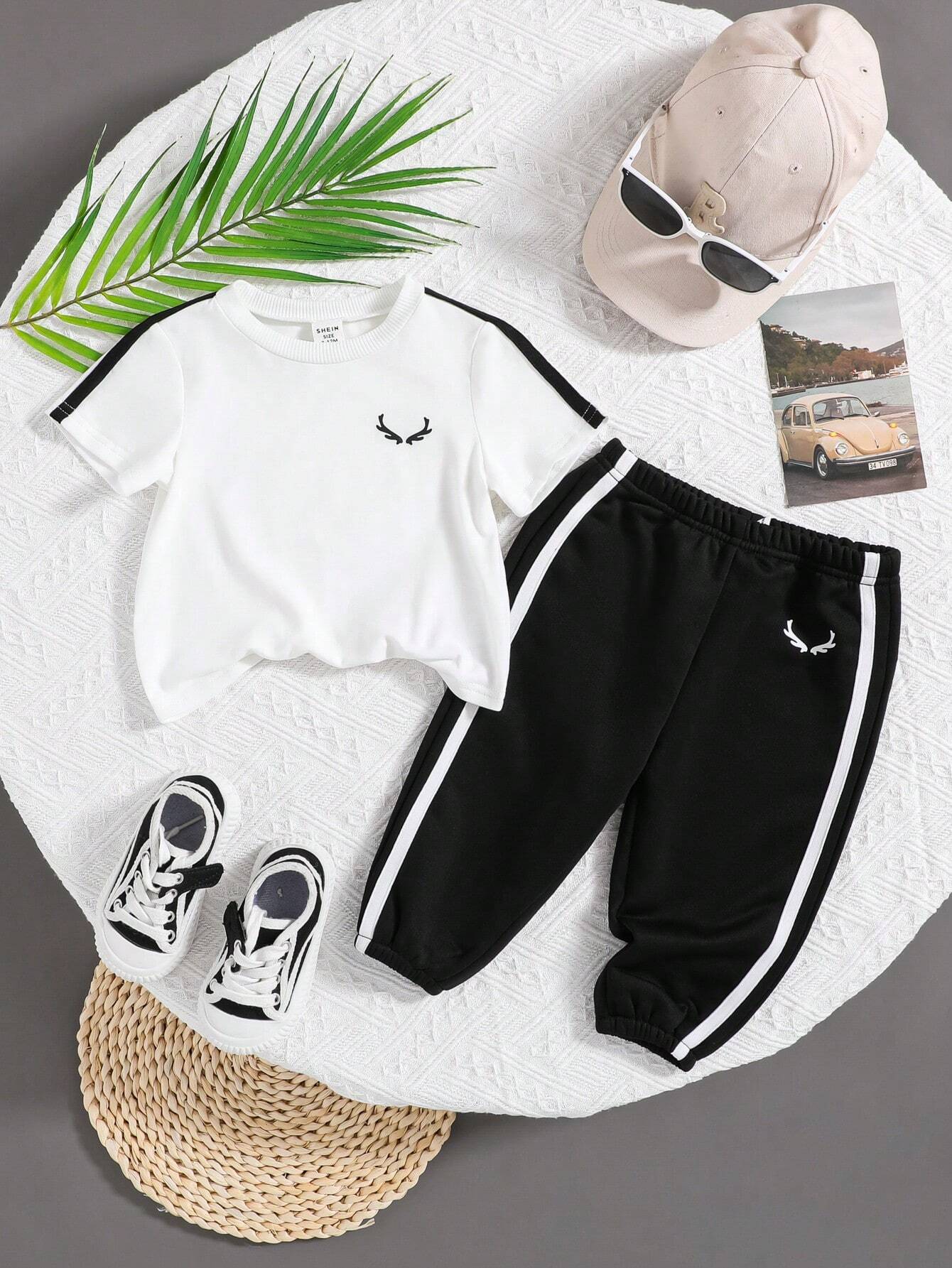 Prenda blanco y negro conjunto para bebe vista completa con camiseta y pantalón
