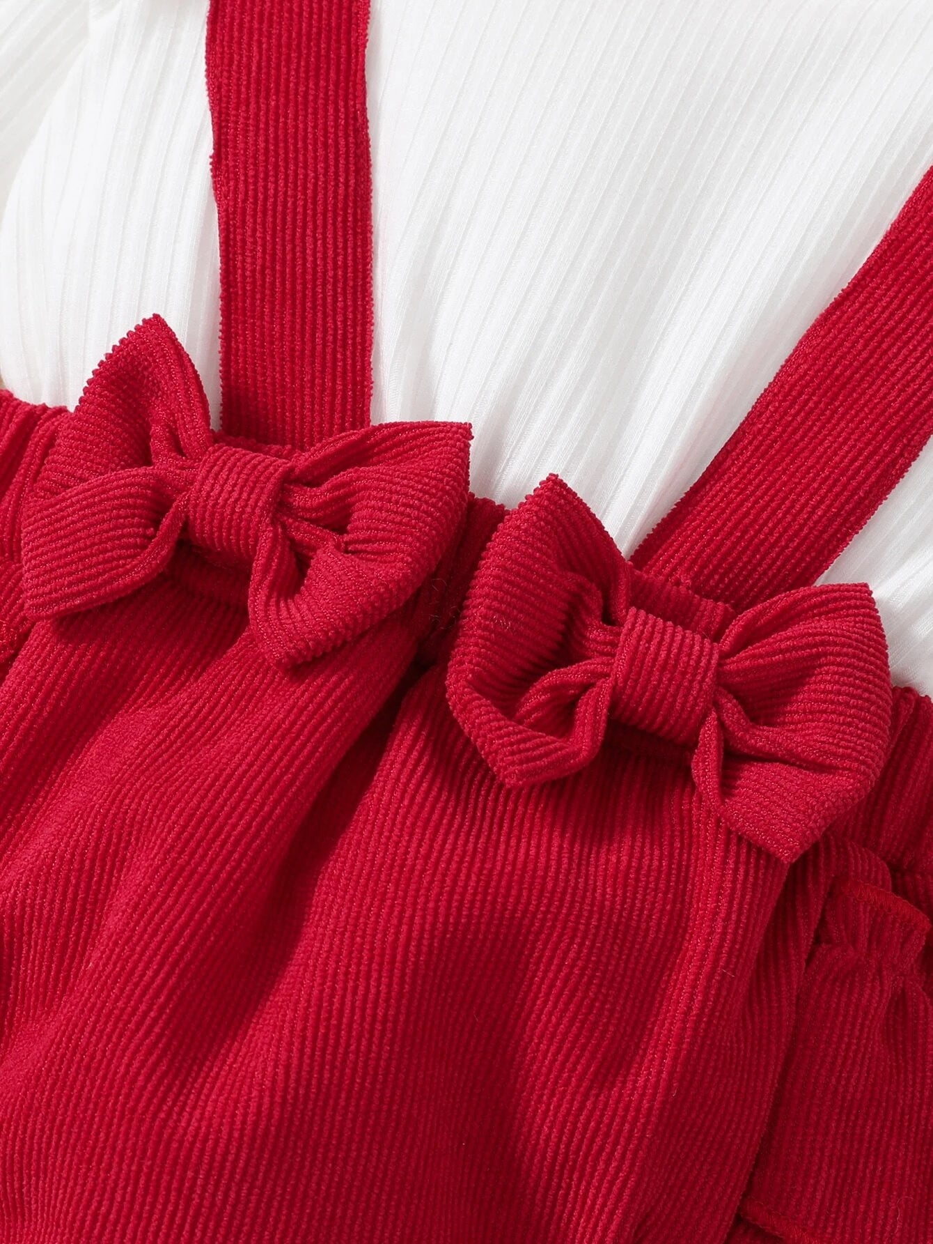 Prenda roja body para bebe con volantes vista posterior