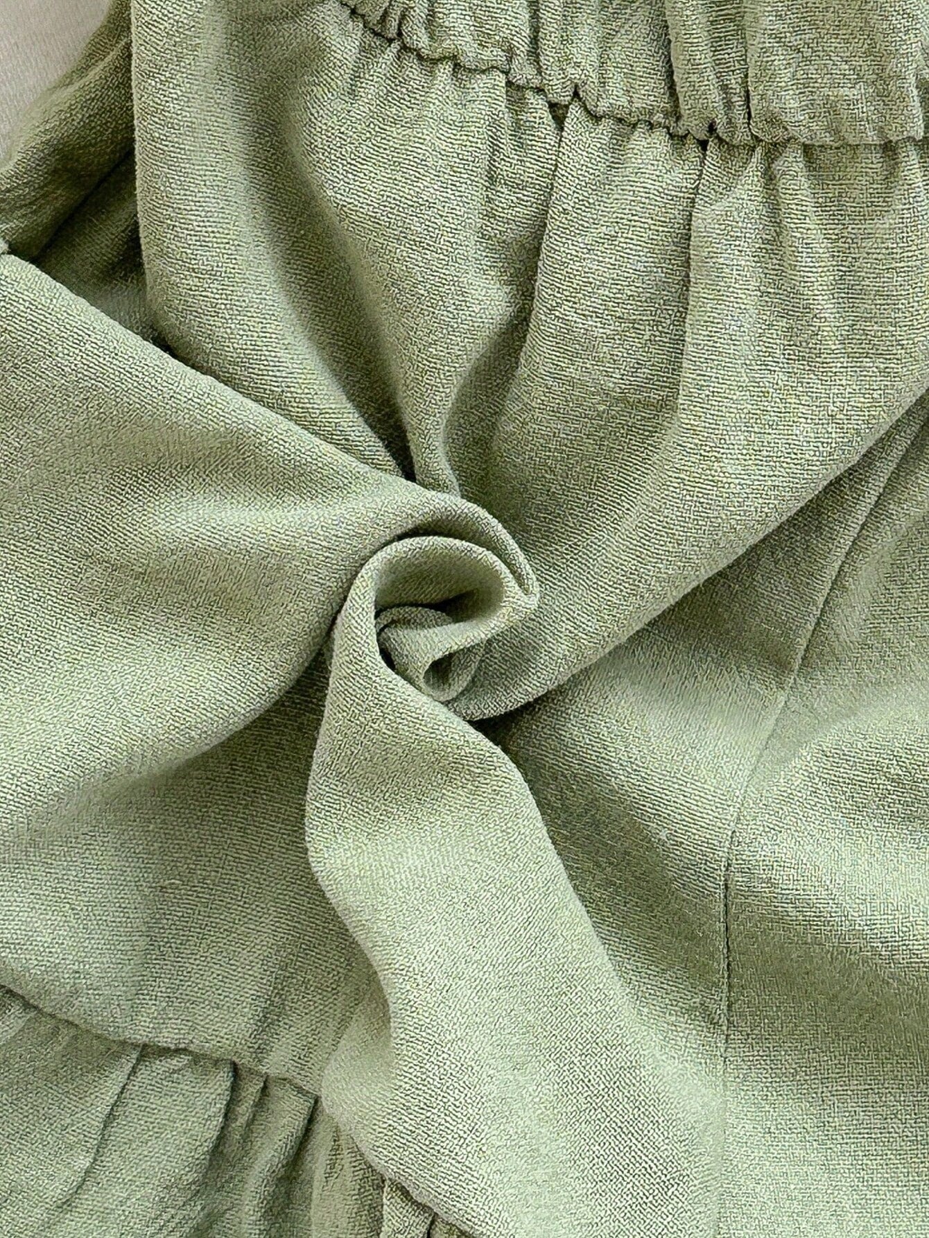 Enterizo verde menta con tirantes y cinturón para bebé niña