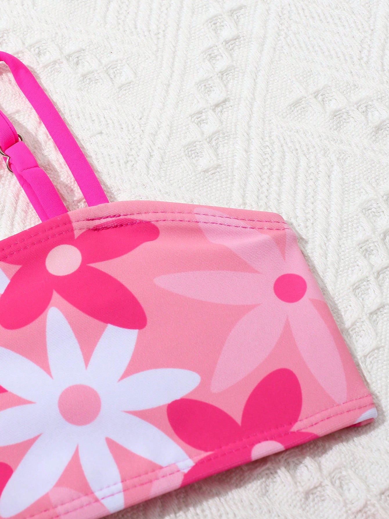 Conjunto de playa rosa con kimono y estampado floral