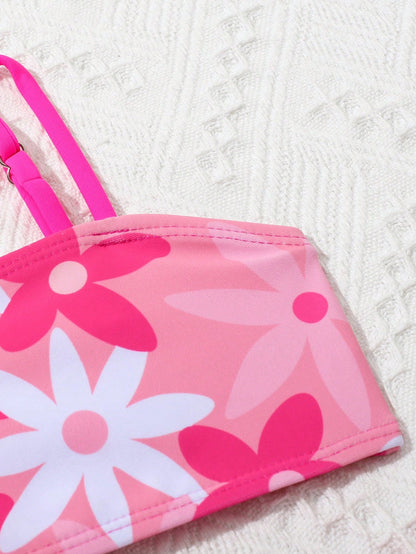 Conjunto de playa rosa con kimono y estampado floral