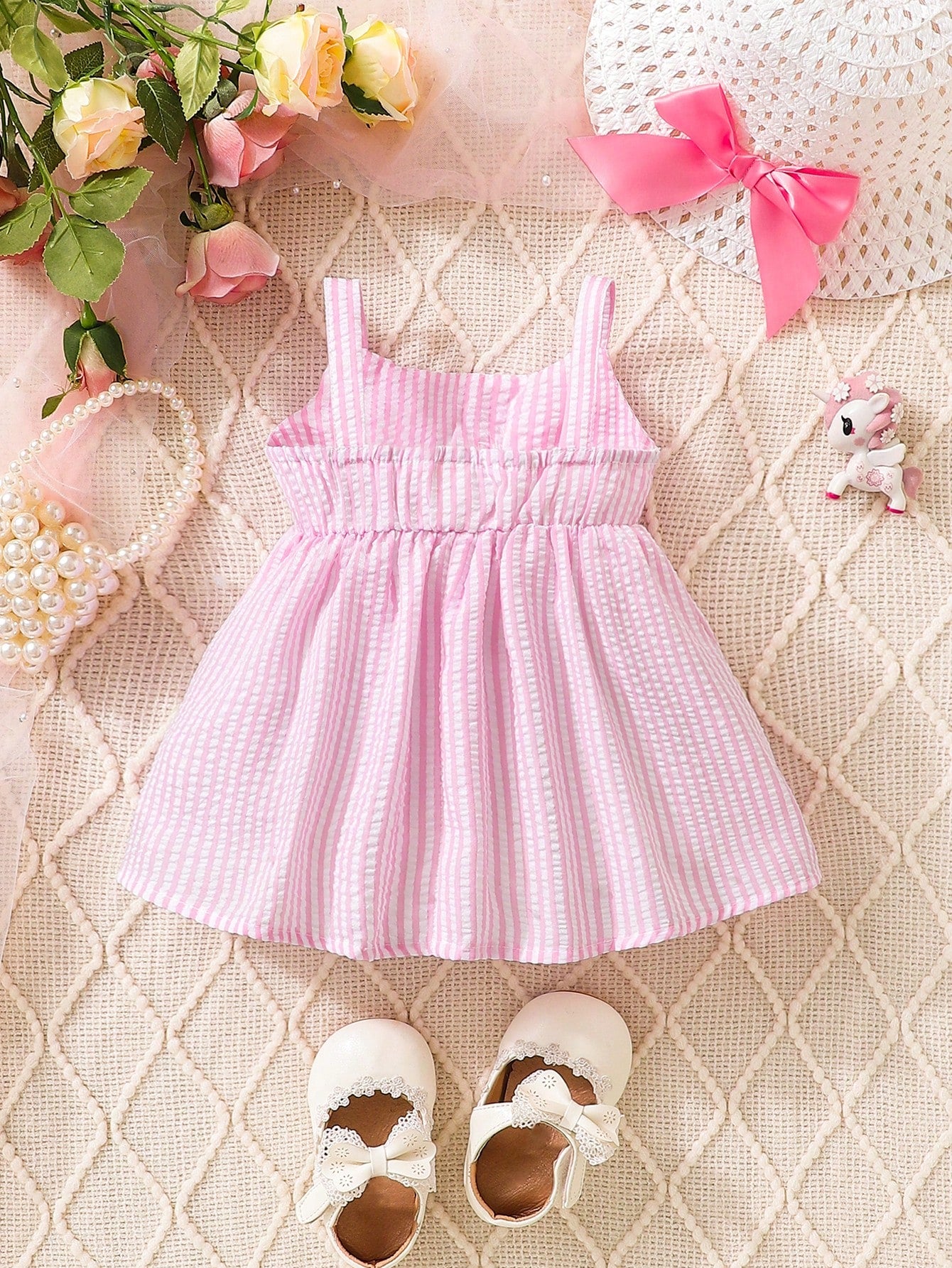 Prenda rosa vestido a rayas para bebe con espalda elástica vista trasera