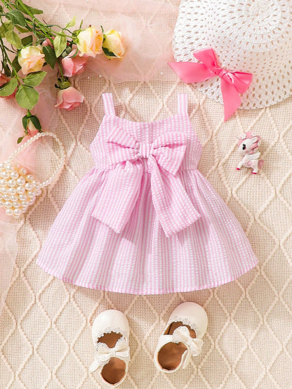 Prenda rosa vestido a rayas para bebe con lazo grande vista frontal