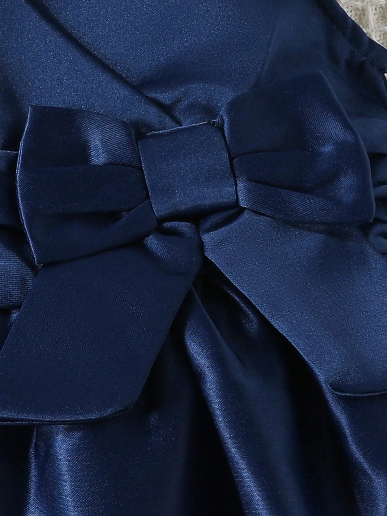 Vestido Azul elegante sin mangas con lazo frontal y vuelo