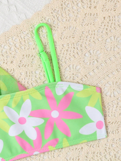 Prenda verde conjunto de baño para bebe con detalle de tirantes ajustables y flores