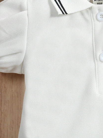 Prenda blanca vestido polo para bebe, detalle de la tela y manga farol