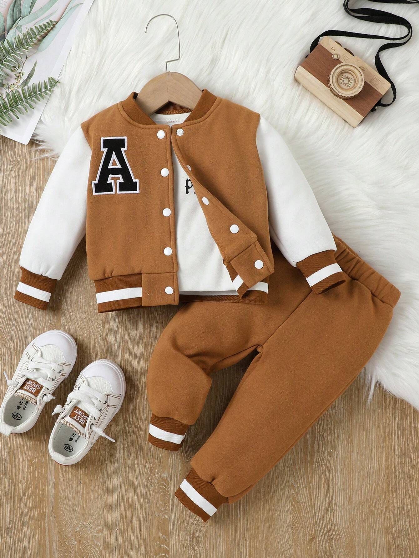 Prenda marrón pantalón deportivo para bebe con detalle de cintura elástica