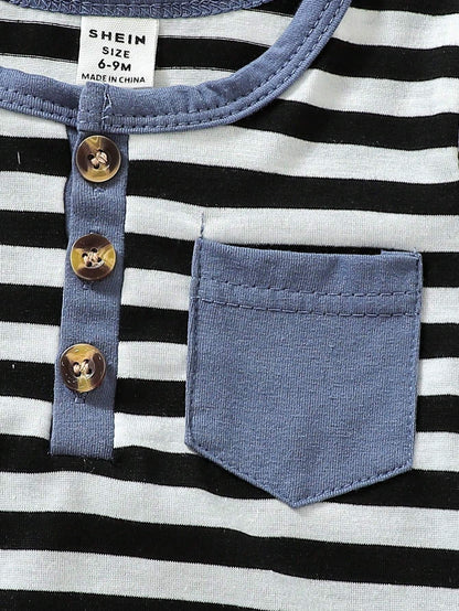 Camiseta rayada con pantalón azul para bebé niño