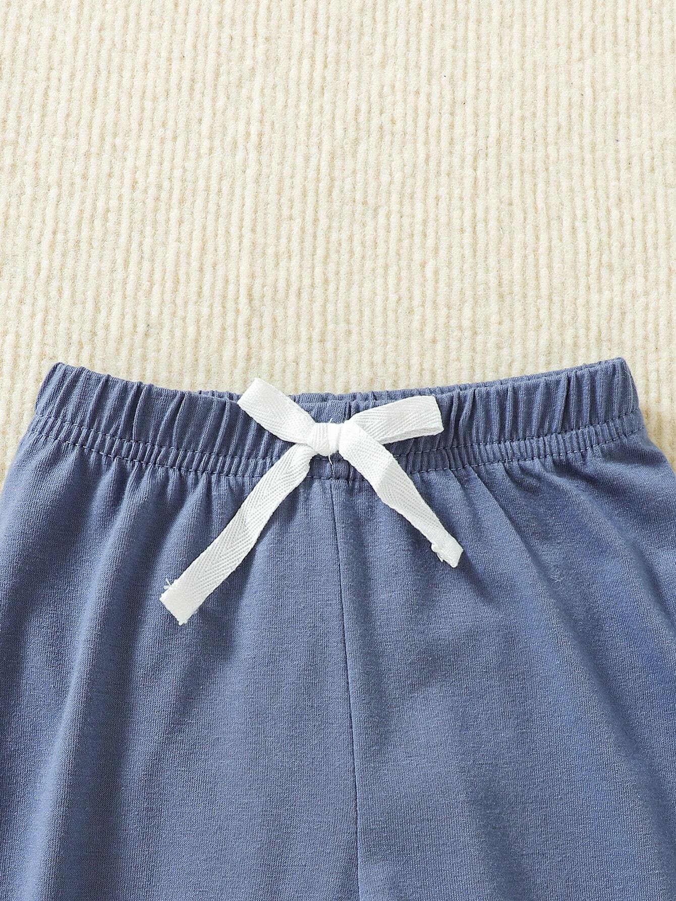 Camiseta rayada con pantalón azul para bebé niño