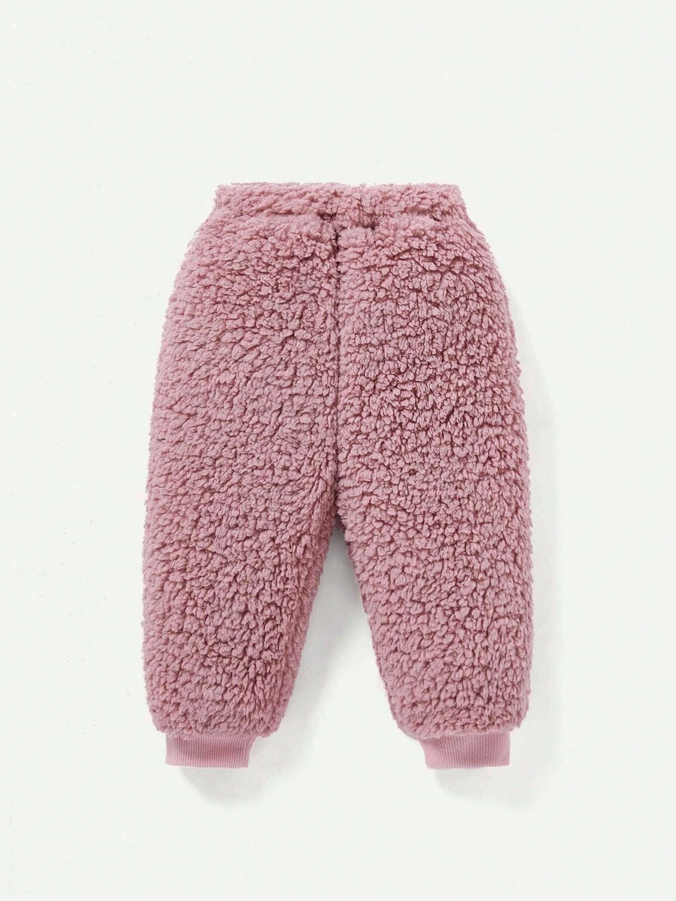 Conjunto rosa bebé peluche con diseño bordado y orejas 3D
