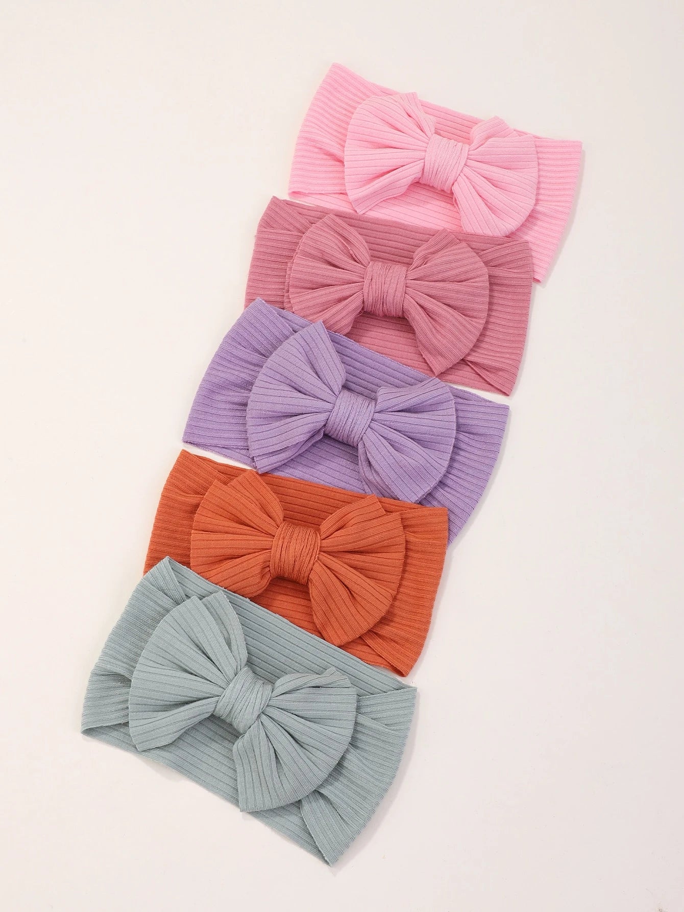 Prenda multicolor diadema para bebe con moño acanalado en tonos pastel
