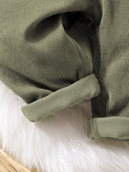 Overol verde para bebé con bolsillo y botones