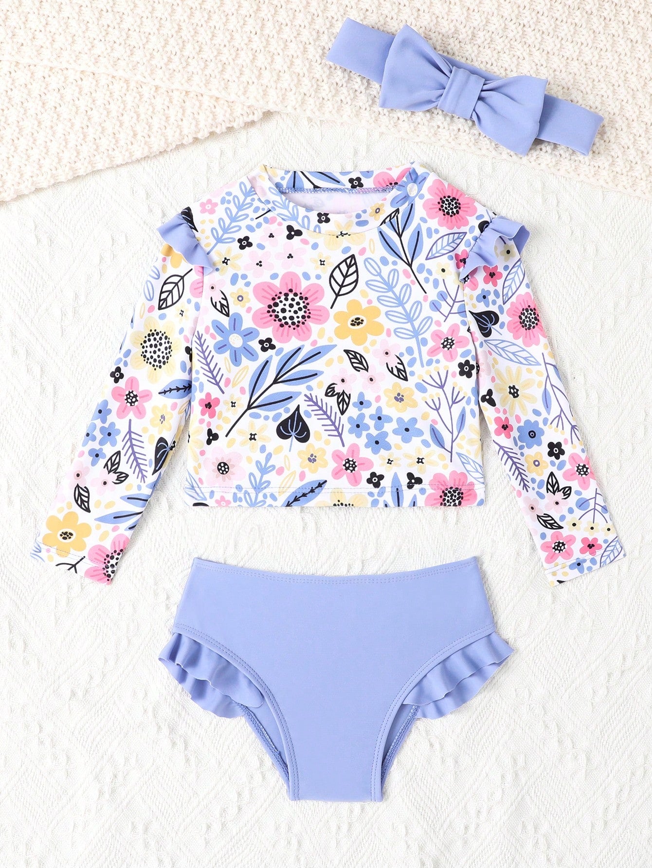 Conjunto floral lila con volantes delicados