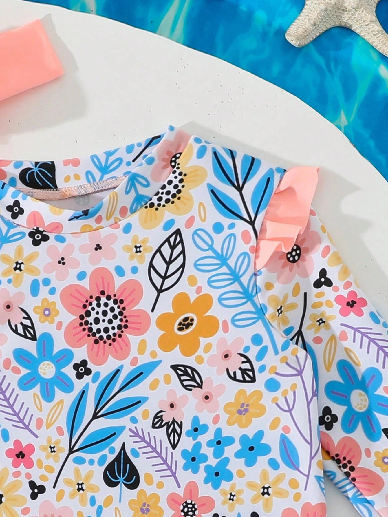 Prenda albaricoque traje de baño floral para bebe detalle superior