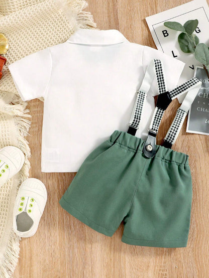 Prenda blanca camisa para bebe detalle de cuello camisero y corbatín verde
