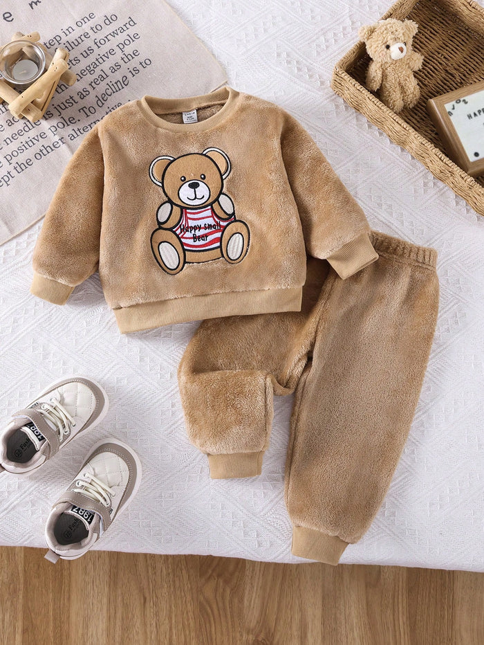 Conjunto Beige De Felpa Con Osito Bordado