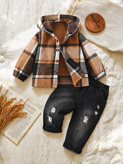 Prenda café conjunto a cuadros para bebe vista trasera
