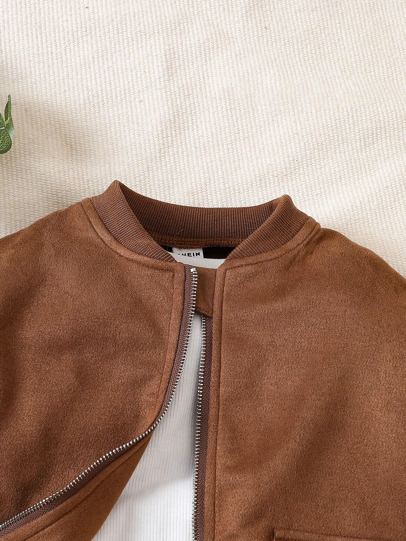 Prenda marrón chaqueta bomber para bebe detalle del cuello y cremallera frontal