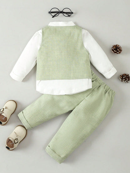 Prenda verde conjunto para bebe con chaleco vista trasera
