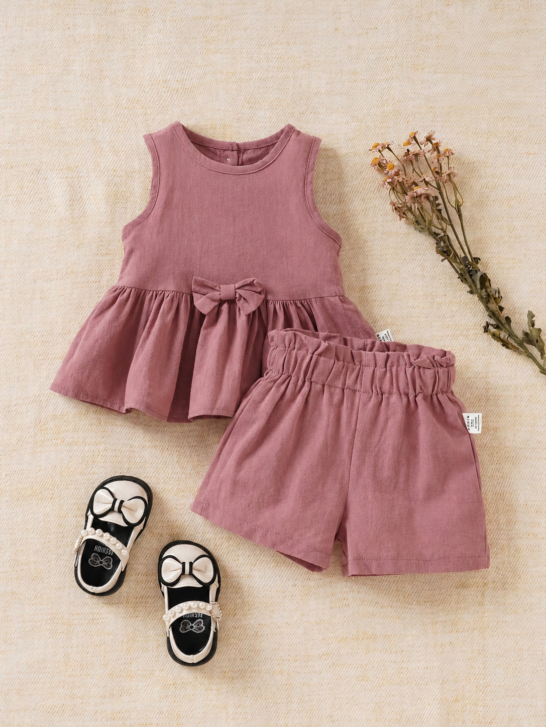 Prenda rosa conjunto para bebe con blusa de lazo y short vista frontal