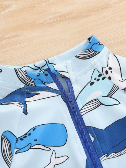 Prenda azul traje de baño para bebe detalle de cierre frontal
