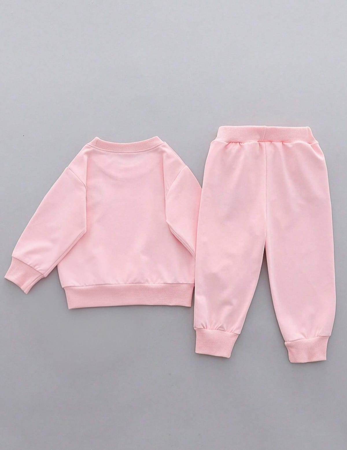Prenda rosa conjunto para bebe con sudadera y pantalón vista posterior
