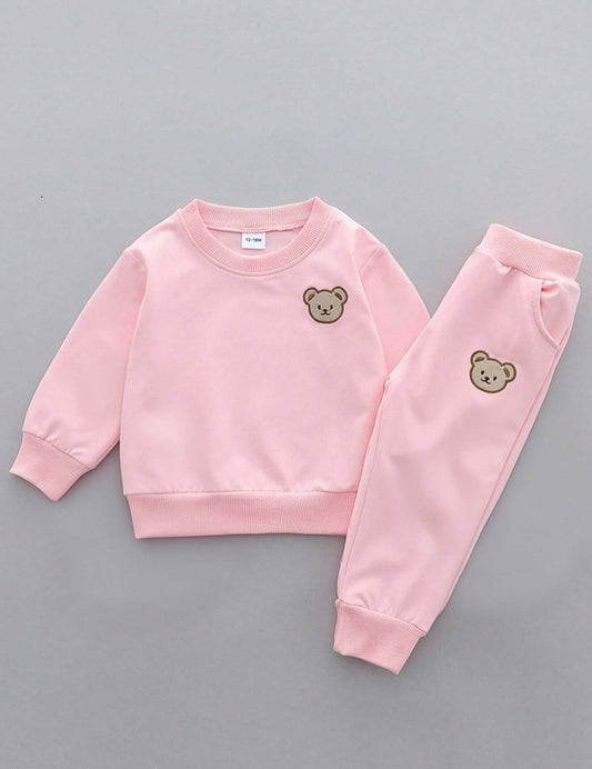 Prenda rosa conjunto para bebe con sudadera y pantalón con oso vista frontal