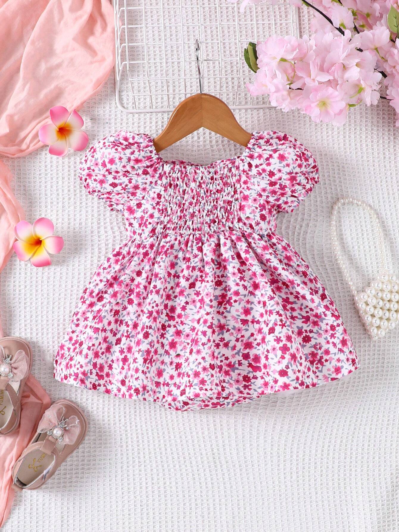 Prenda rosa vestido para bebe con espalda fruncida vista trasera
