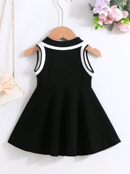 Vestido negro sin mangas a rayas blancas