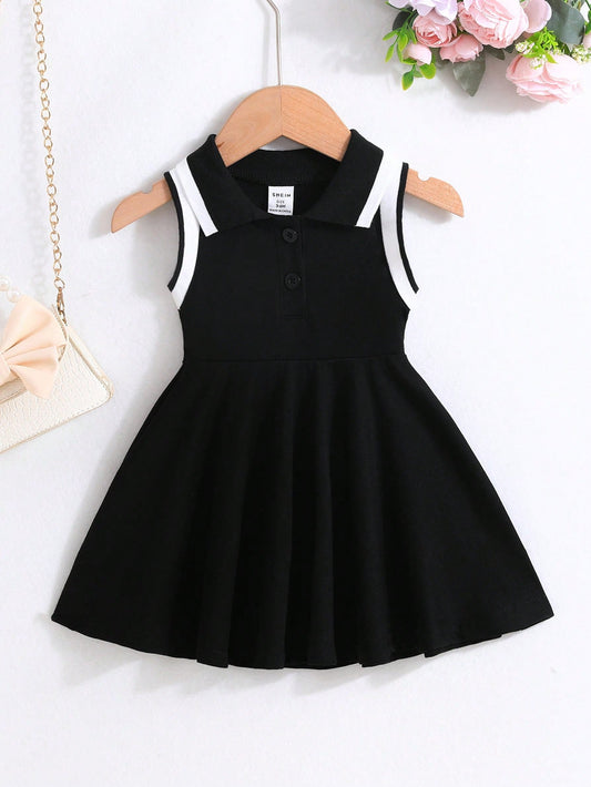 Vestido negro sin mangas a rayas blancas