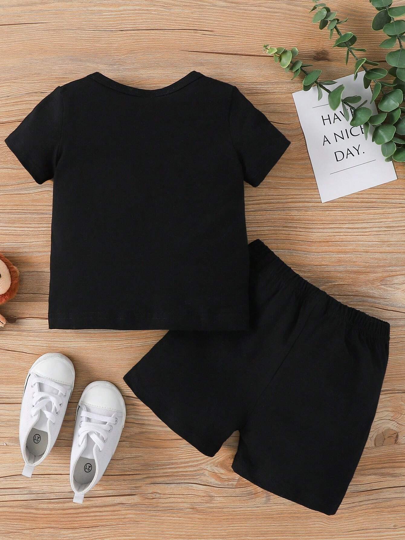 Camiseta shorts letras negro estilo urbano cómodo