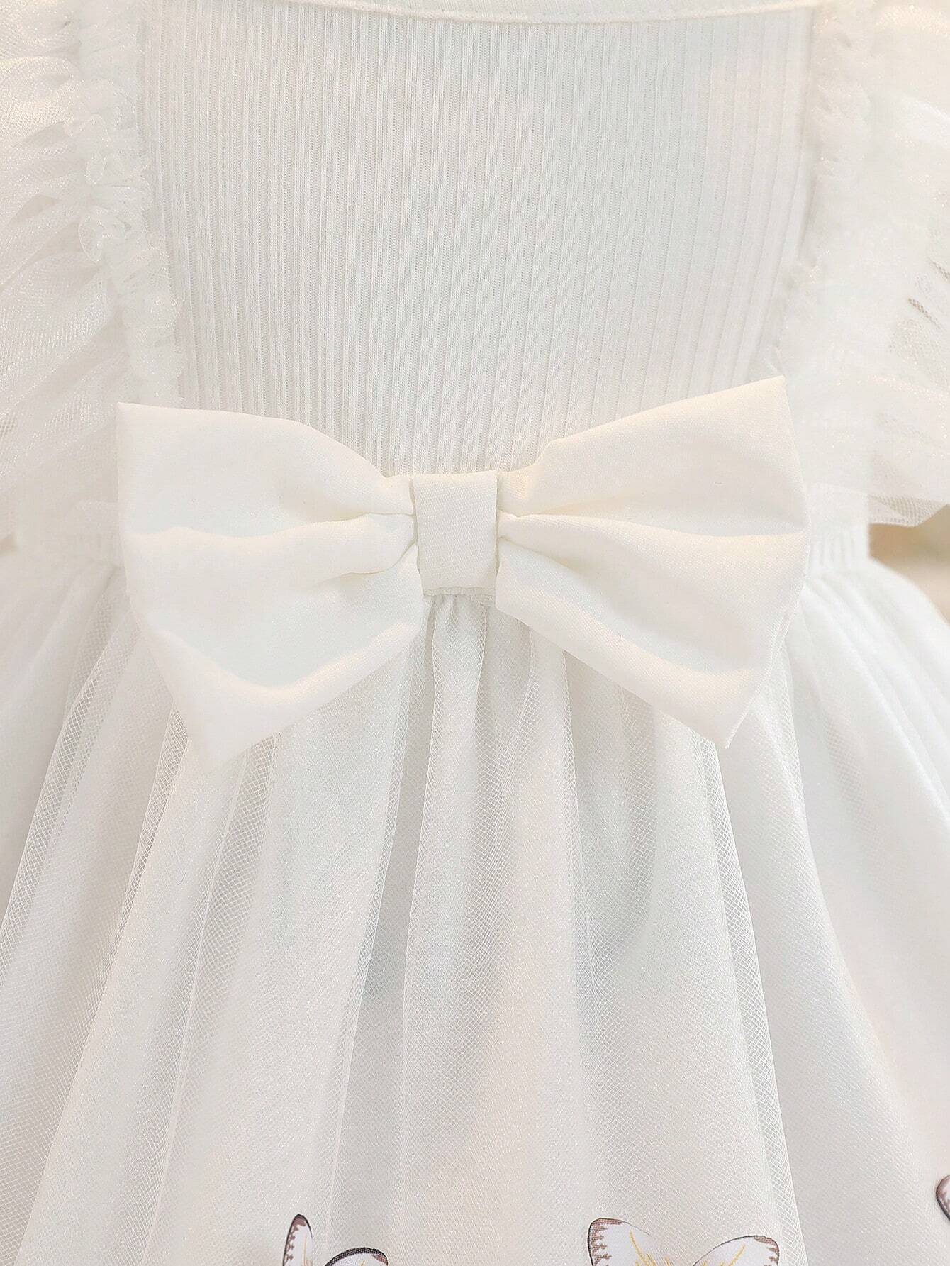 Prenda blanco vestido para bebe detalle de lazo frontal
