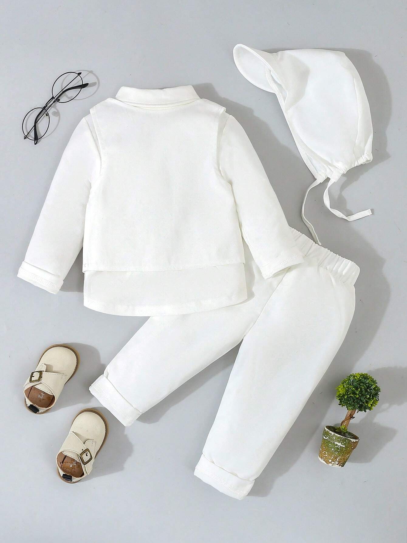 Conjunto blanco elegante para bautizo con moño