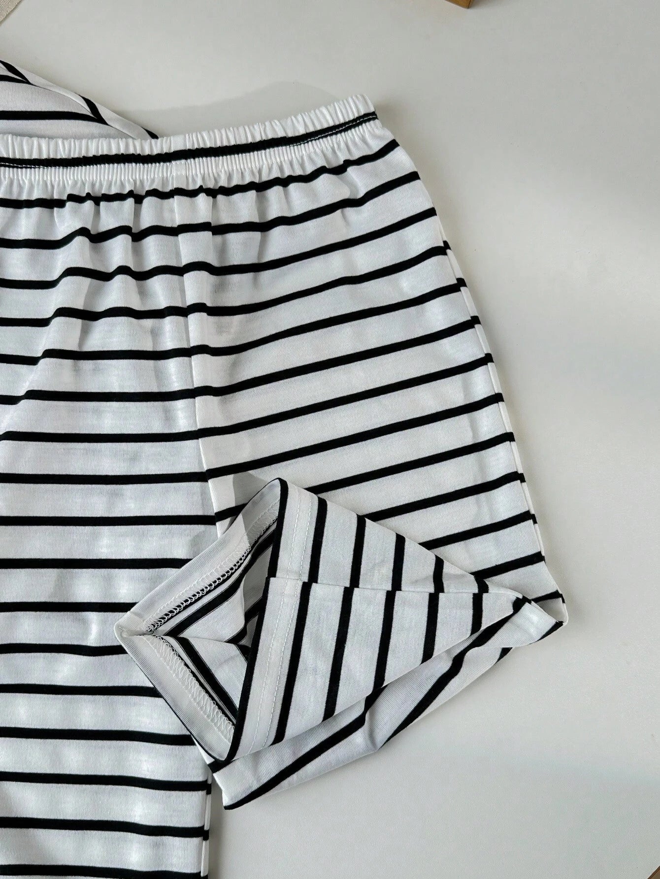 Camiseta rayas corazón blanco negro cómoda