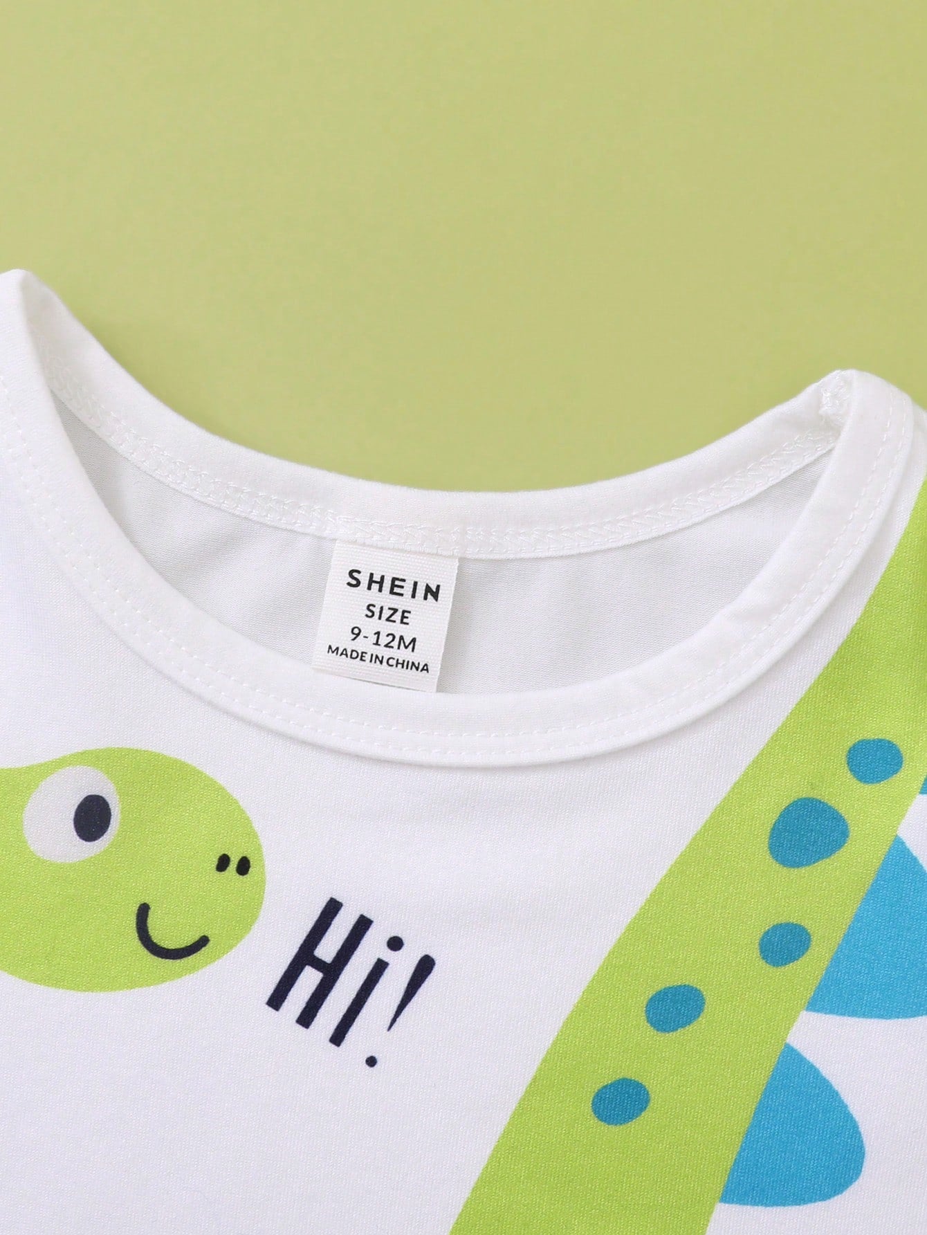 Conjunto dinosaurio verde de camiseta y short