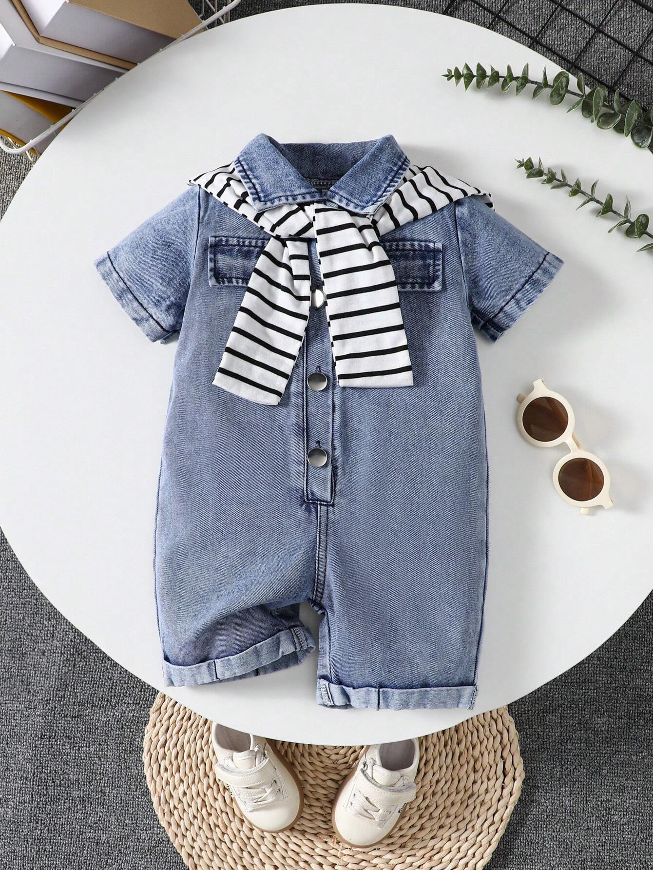 Enterizo azul de mezclilla con cuello camisero a rayas