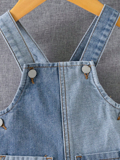 Prenda azul overol de mezclilla para bebe detalle de tirantes