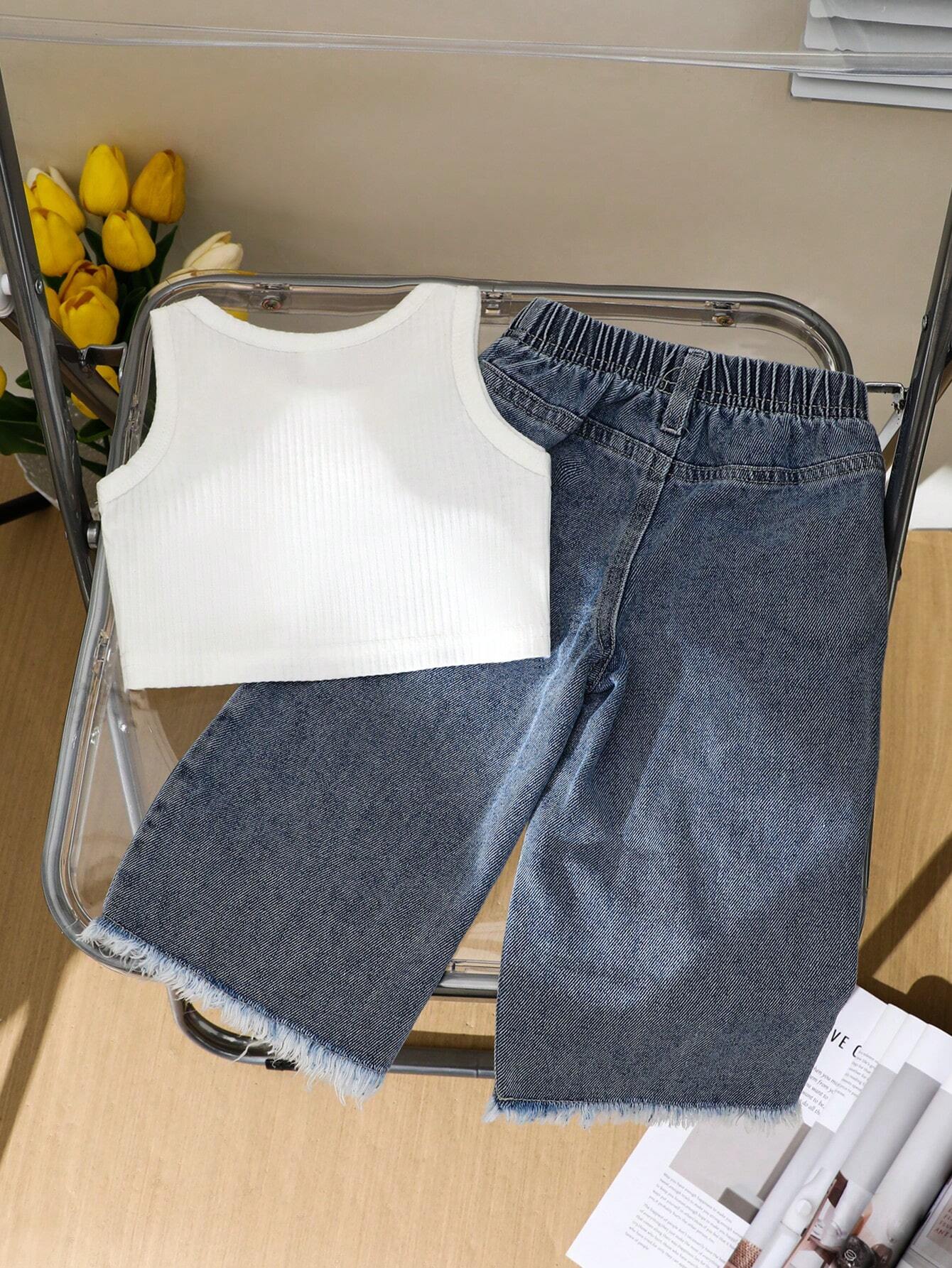 Prenda azul y blanco conjunto casual para bebe vista trasera top sin mangas y jeans